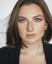 Accueil Woman With Black Jacket Avatar